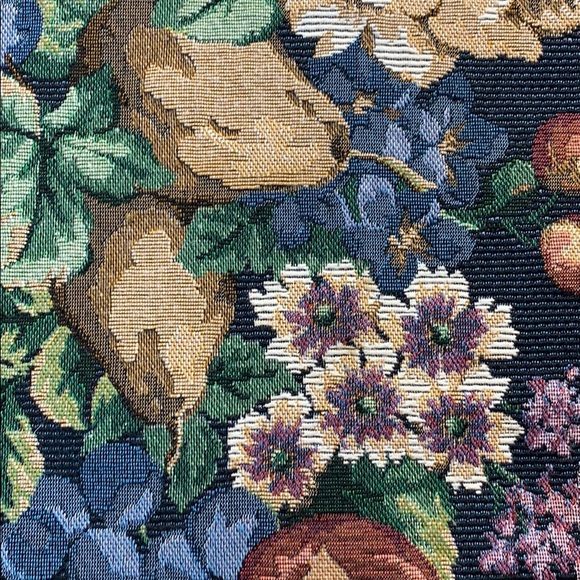 Embroidered table runner - Picture 3 of 3